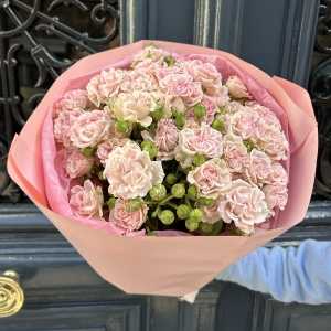 Букет из кустовой розы Бизу: невероятная нежность buket-iz-kustovoy-rozy-bizu:-neveroyatnaya-nezhnosty