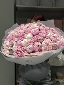 Букет пионов Флориан: нежность в каждом цветке buket-pionov-florian:-nezhnosty-v-kazhdom-tsvetke
