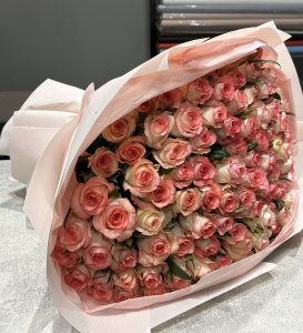 Букет роз Закат: лучшее дополнение к романтическому ужину buket-roz-zakat:-luchshee-dopolnenie-k-romanticheskomu-uzhinu